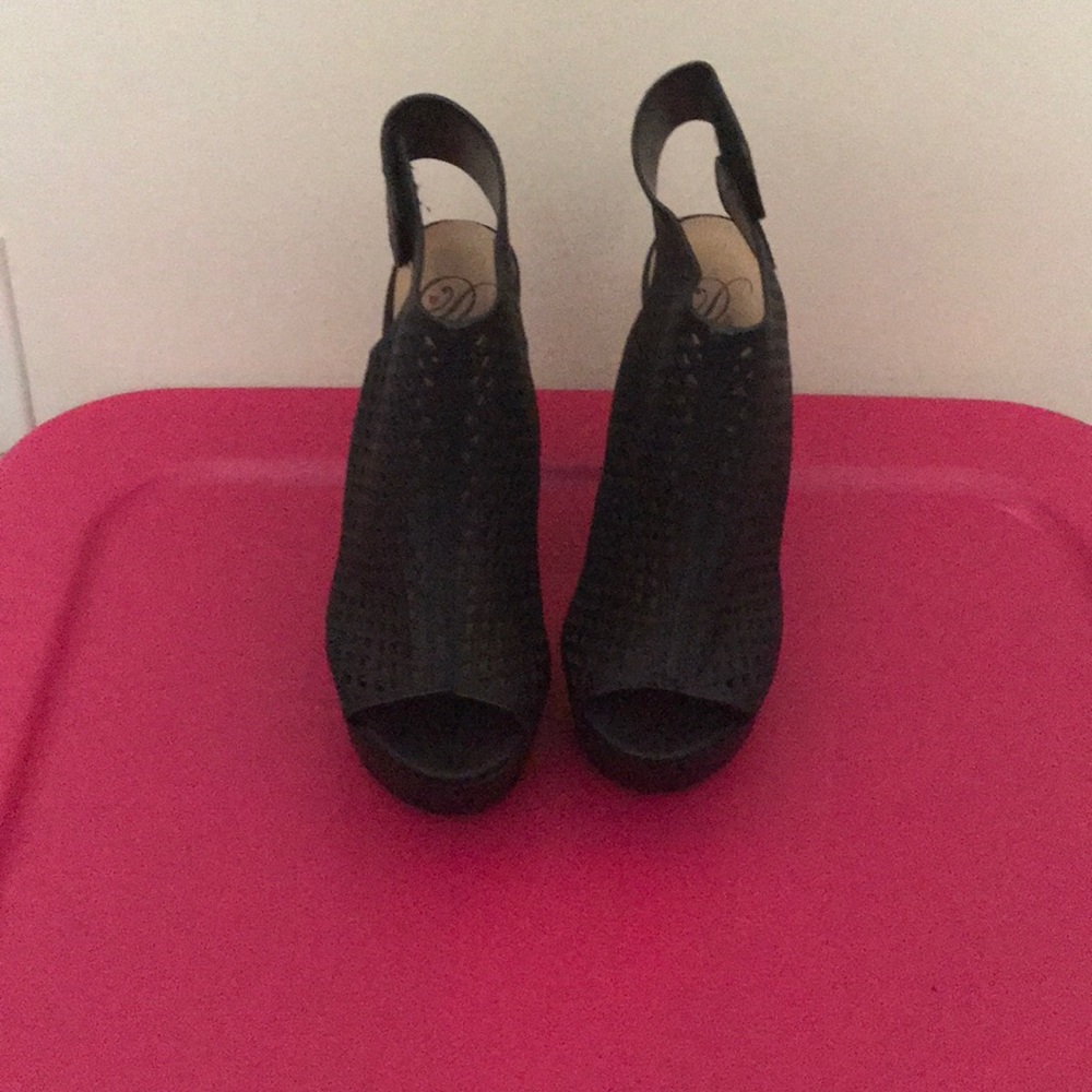 Pumps - Picture 2 of 3